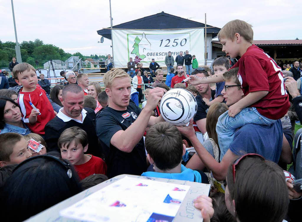 Der SC Freiburg bei seinem Auftritt in Oberschopfheim.