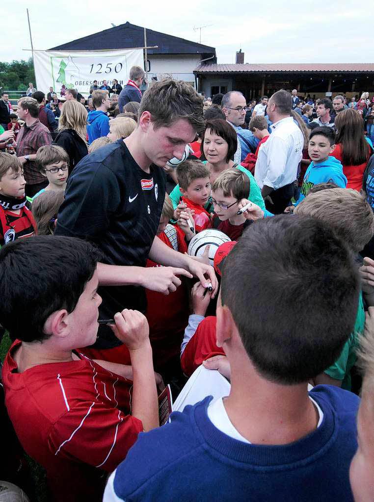 Der SC Freiburg bei seinem Auftritt in Oberschopfheim.