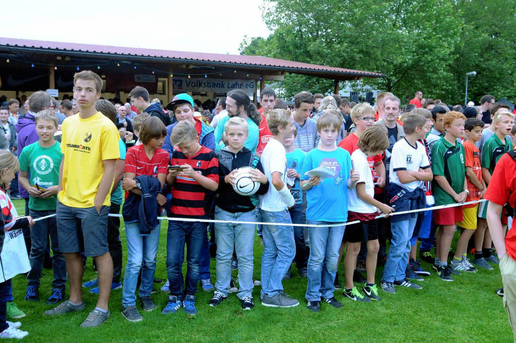 Der SC Freiburg bei seinem Auftritt in Oberschopfheim.