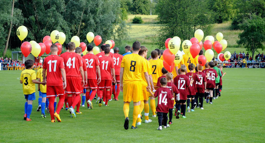 Der SC Freiburg bei seinem Auftritt in Oberschopfheim.