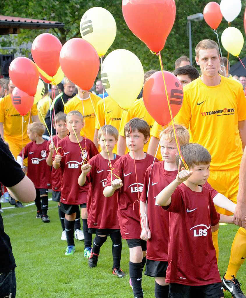 Der SC Freiburg bei seinem Auftritt in Oberschopfheim.