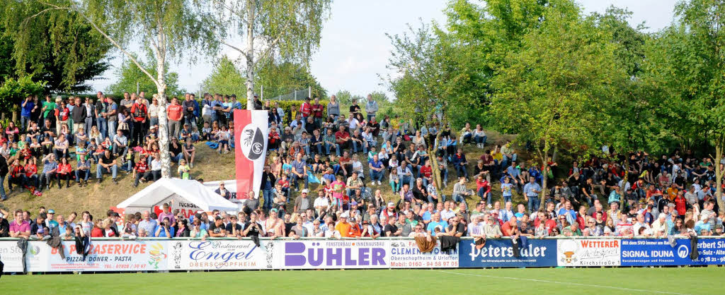 Der SC Freiburg bei seinem Auftritt in Oberschopfheim.