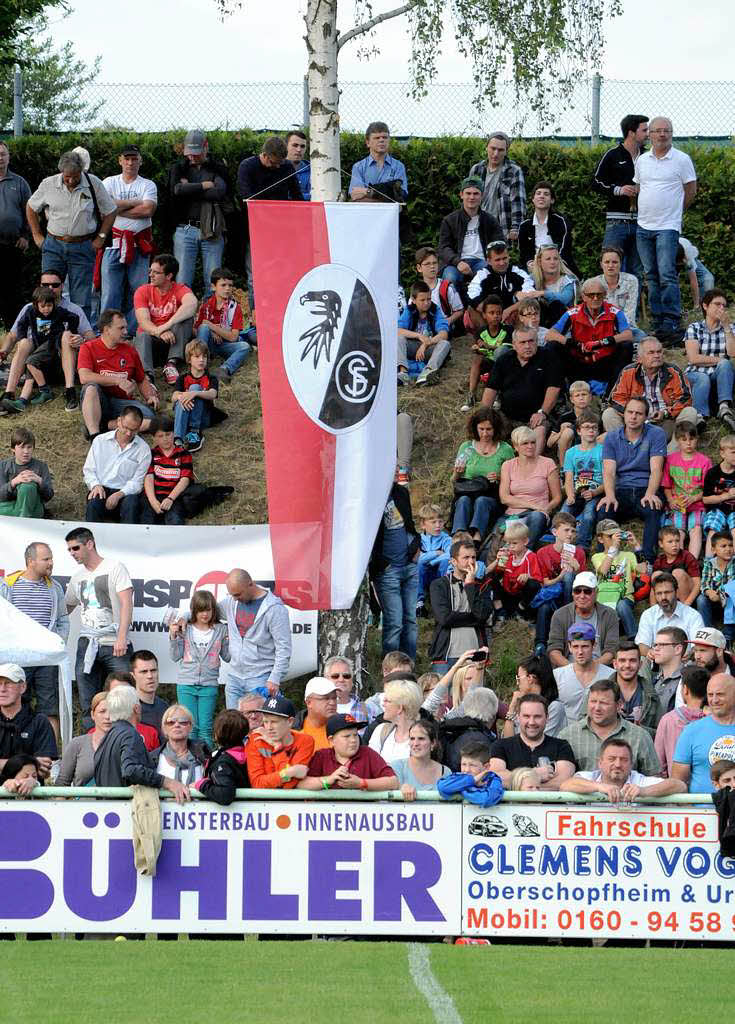 Der SC Freiburg bei seinem Auftritt in Oberschopfheim.