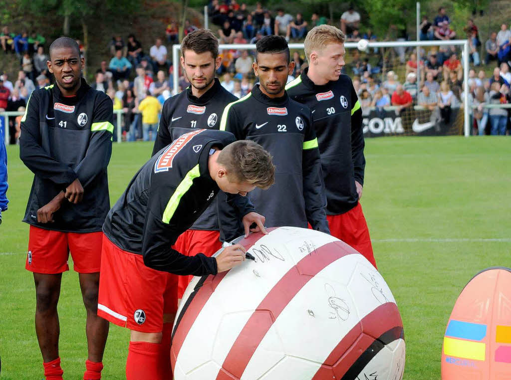 Der SC Freiburg bei seinem Auftritt in Oberschopfheim.