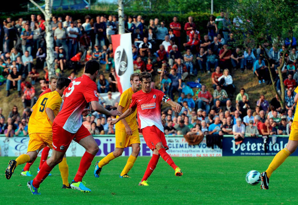 Der SC Freiburg bei seinem Auftritt in Oberschopfheim.