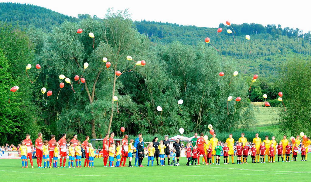 Der SC Freiburg bei seinem Auftritt in Oberschopfheim.