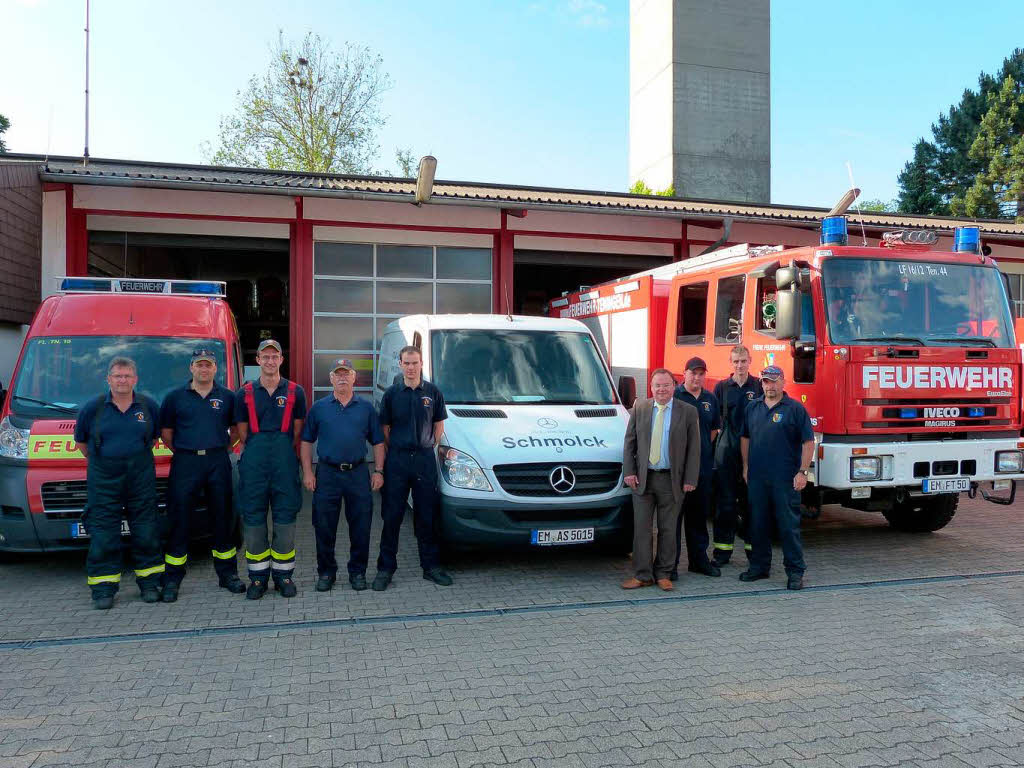 Das war der Aufbruch der ersten Crew nach Zeithain: Gleich nach dem Jubilumsfest machte sich die Teninger Wehr auf den Weg.