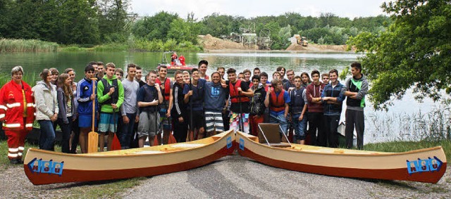 Schler bauen eigene Kanus / Bootstaufe am Opfinger See  | Foto: Schule