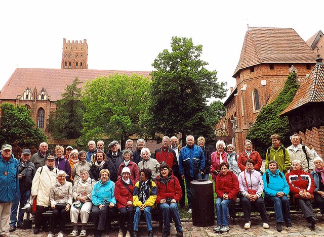 Die  Reisegruppe im Innenhof der Marienburg  in  Nordpolen    | Foto: Uli Peise