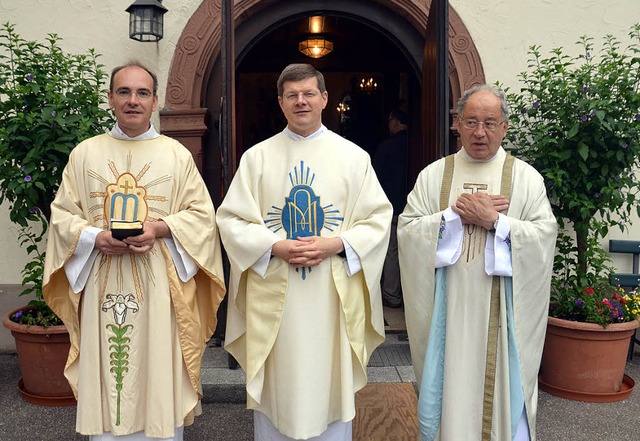 Stephan Burger (Bildmitte) zu Besuch i... der den Gottesdienst  mitgestaltete.   | Foto: Martina Weber-Kroker