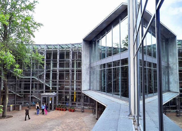 Viel Platz, viel Durchblick: Der Neuba...tern  schliet ans alte Schulhaus an.   | Foto: Thomas Kunz