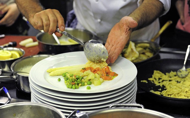 In der Gastronomie wird hnderingend Personal gesucht.  | Foto: Ingo Schneider/privat