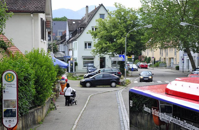 Der Terlaner  Platz ist als solcher bi...gnehmen. Im Vordergrund die Busbucht.   | Foto:  Thomas Kunz