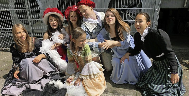 Die Theater-AG der Montfort-Realschule probt fr &#8222;Aschenputtel&#8220;.   | Foto: Schule