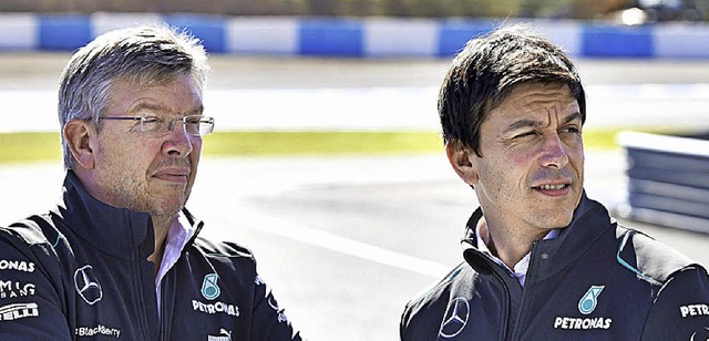 Mercedes-macht: Toto Wolff (rechts) und Chefentwickler Ross Brawn  | Foto: dpa