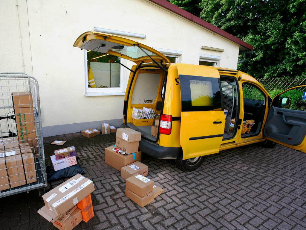 Die BZ hat die Brieftrgerin Simone Kupfer bei der Arbeit im Zustellzentrum und beim Austragen in Oberschopfheim begleitet.