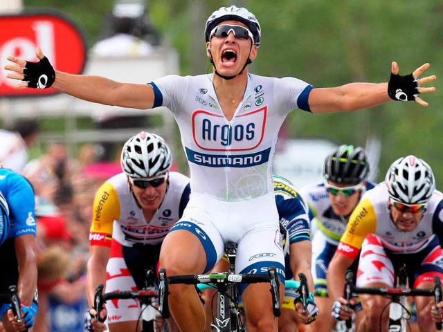 Marcel Kittel aus Erfurt gewinnt die e...e nach einem klassischen Massensprint.  | Foto: dpa