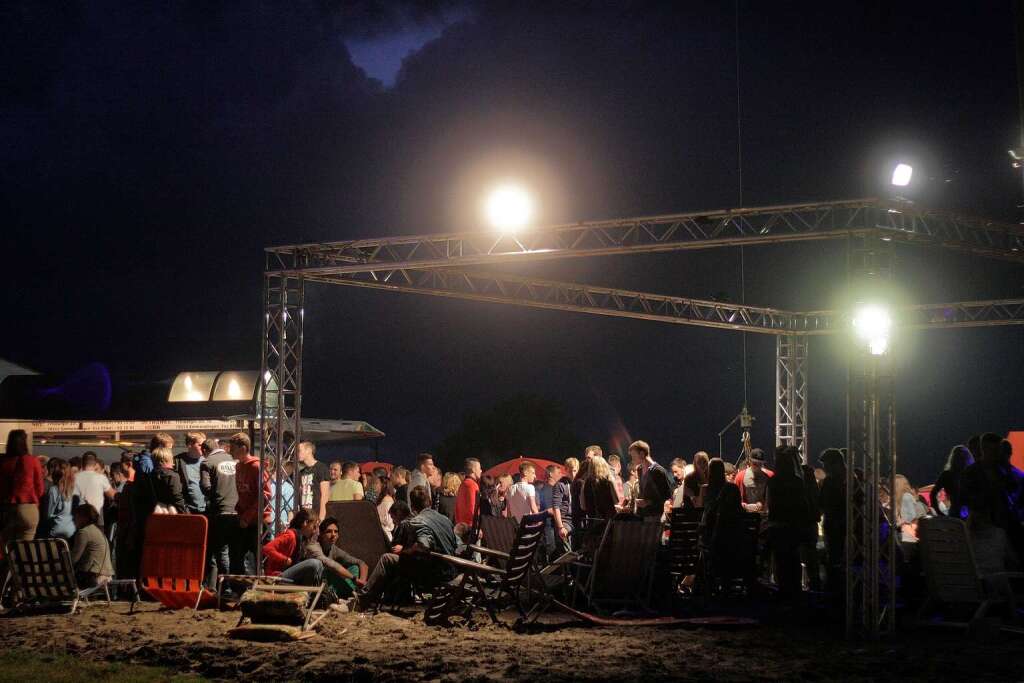 Malle in Mubach: Rund 4000 Besucher feierten bei der 15. Beach-Party auf dem Sportplatz in Freiamt-Mubach.