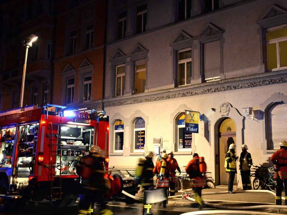 Ein Feuer im „Rennweg St�bleR...n Gro�einsatz der Feuerwehr ausgel�st.  | Foto: dpa