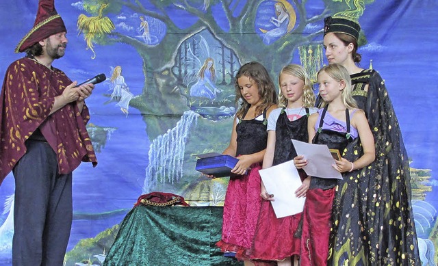 Mozart fr Kinder: Den Grundschlern d...#8222;Zauberflte&#8220; prsentiert.   | Foto: Schule