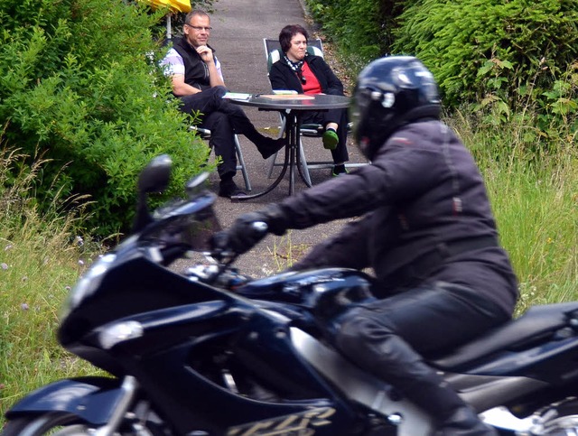 Die Motorradfahrer, die beispielsweise...e Verkehrszhler am Sonntag im Blick.   | Foto: Sebastian Barthmes