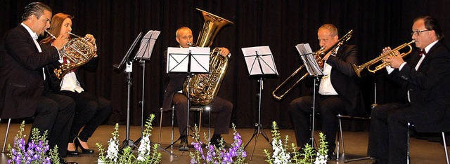 Zsolt Sndor, Sina Glckle, Edgar Behr...Benefiz-Barockkonzert in Rheinhausen.   | Foto: Marion Domann