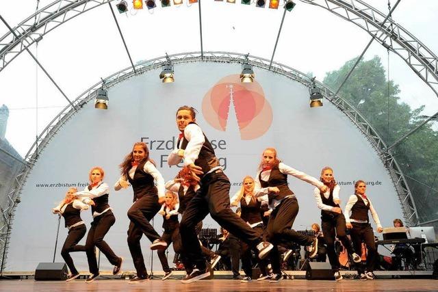 Dizesantag in Freiburg: Klassik mit Breakdance zum Auftakt