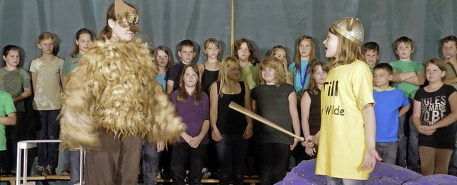 Groer Auftritt: Am Kindermusical in E... waren rund 70 Schulkinder beteiligt.   | Foto: Miriam Dippe