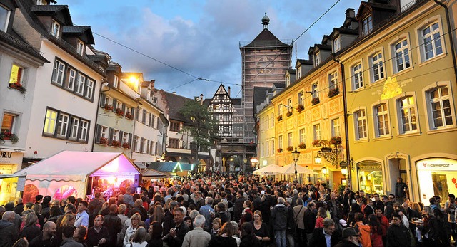 Das Wetter hielt sich besser als angek... in Freiburgs Altstadt tobte der Br.   | Foto: Rita Eggstein