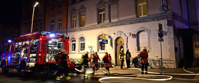 Groeinsatz in Herdern: Als die Feuerw...en sie den Leichnam  des 45-Jhrigen.   | Foto: Seeger (dpa)