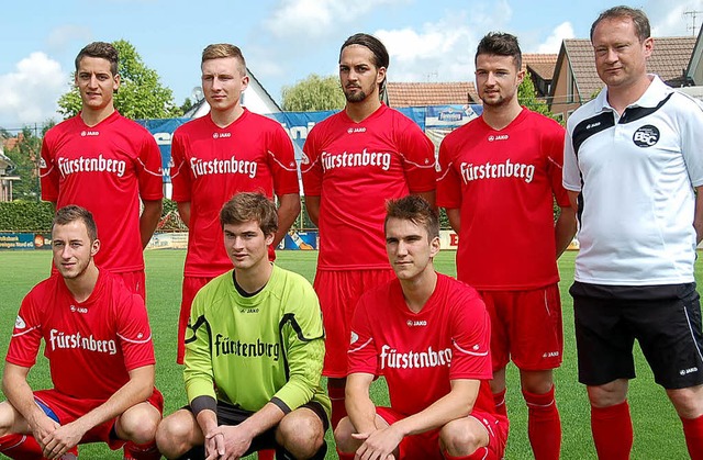 Die Neuen im Bahlinger Rot, hinten von...lein, Andreas Braun und Dominic Georg   | Foto: Ehret