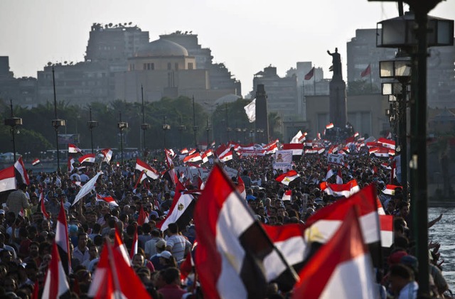 Demonstranten fordern den Rcktritt von gyptens Prsident Mursi.  | Foto: AFP