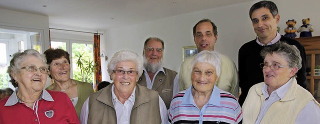 Die AWO hat treue Mitglieder (von link... seine Stellvertreterin Karin Binder.   | Foto: Korinth