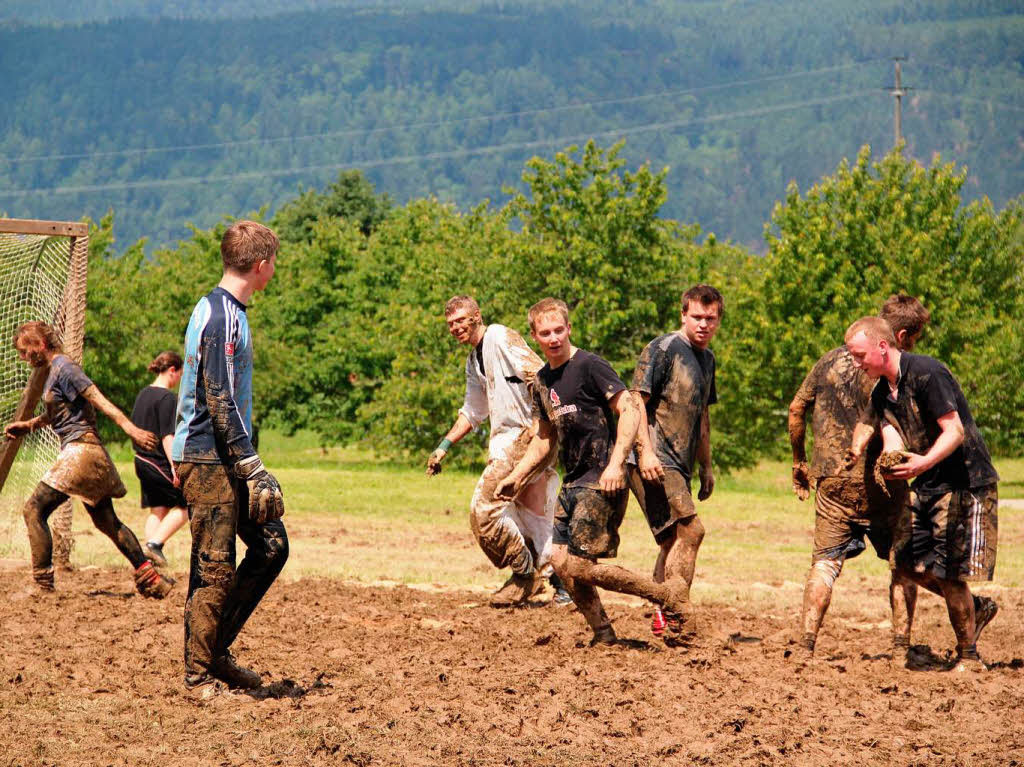 Tiefer Boden erschwerte den Kickern das Spiel Tiefer Boden erschwerte den Kickern das Spiel