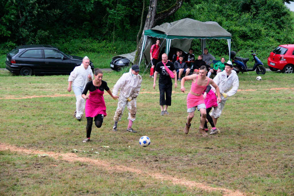 Fußball in lustigen Kostümen beim Gaudikick. Fußball in lustigen Kostümen beim Gaudikick.