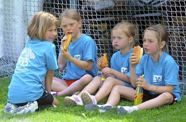 Strkung zwischen den Spielen bei der Mini-WM.   | Foto: Wolfgang Knstle