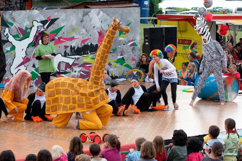 Zehn Jahre Kinderinsel: grenzenloses Vergnügen bei Spiel, Sport, Akrobatik und Musik. (Foto: Jill Köppe) Zehn Jahre Kinderinsel: grenzenloses Vergnügen bei Spiel, Sport, Akrobatik und Musik. (Foto: Jill Köppe)
