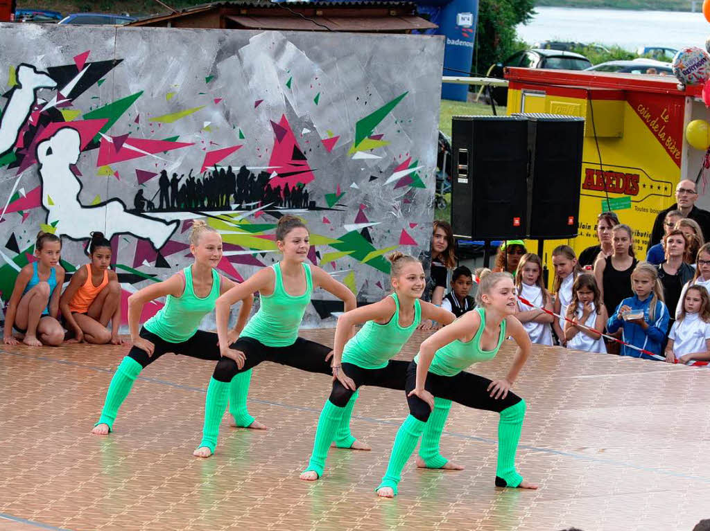 Zehn Jahre Kinderinsel: grenzenloses Vergngen bei Spiel, Sport, Akrobatik und Musik.