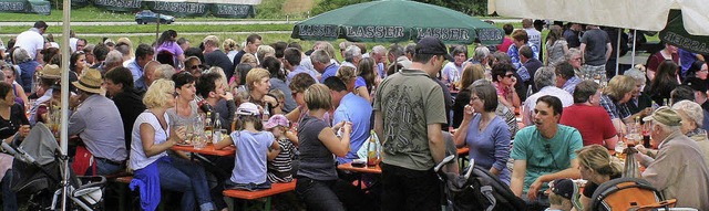 Beste Stimmung herrschte auf dem &#822...escht&#8220; der Feuerwehr Huttingen.   | Foto: cremer