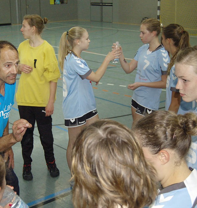 Die Mannschaft der JHR Lahr/Seelbach w...eisungen des Trainers Bernd Elinger.   | Foto: Alexander Bhler