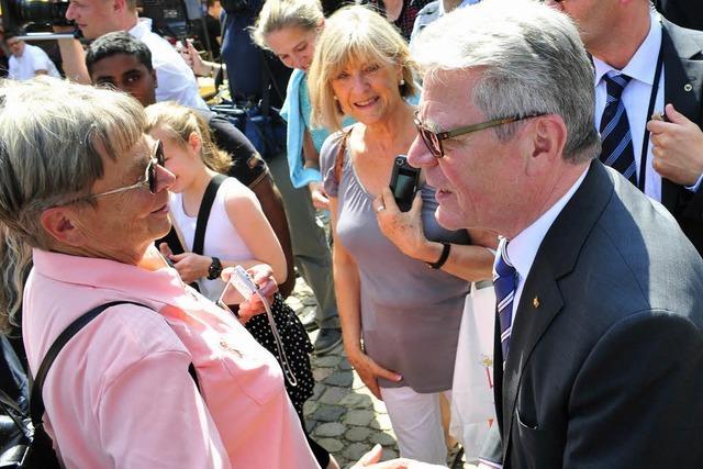 Freiburg: Gauck erntet viel Applaus auf dem Mnsterplatz