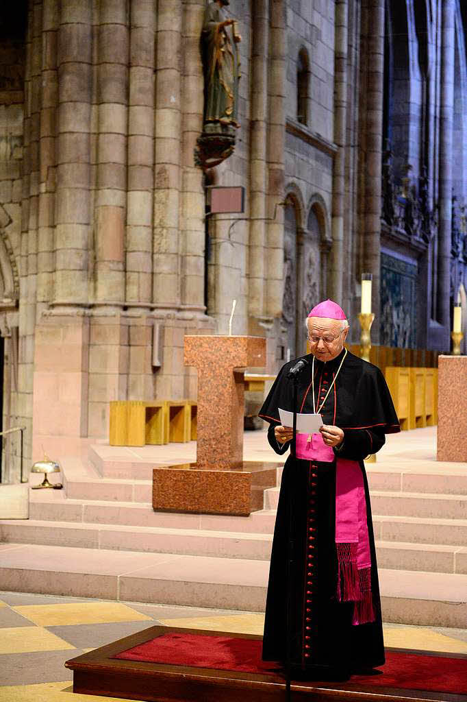 Erzbischof Robert Zollitsch spricht zu den Gsten.