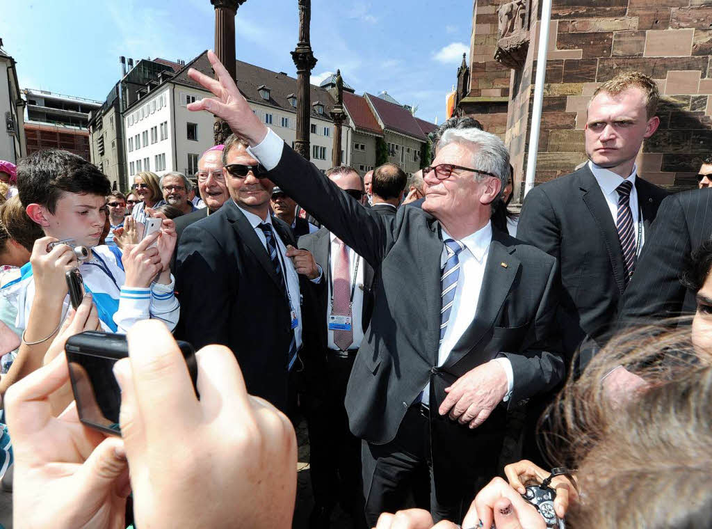 Joachim Gauck beim Bad in der Menge