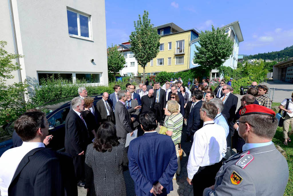 Die Diplomaten beim Rundgang durch den Stadtteil Vauban