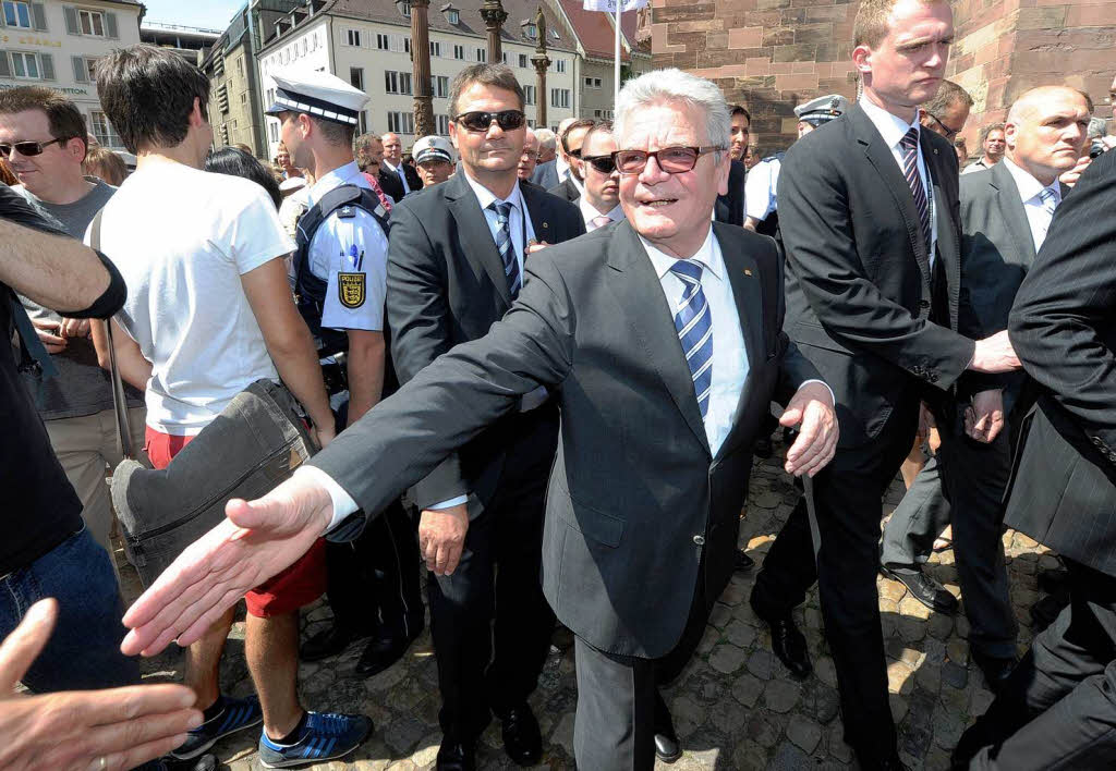 Joachim Gauck beim Bad in der Menge