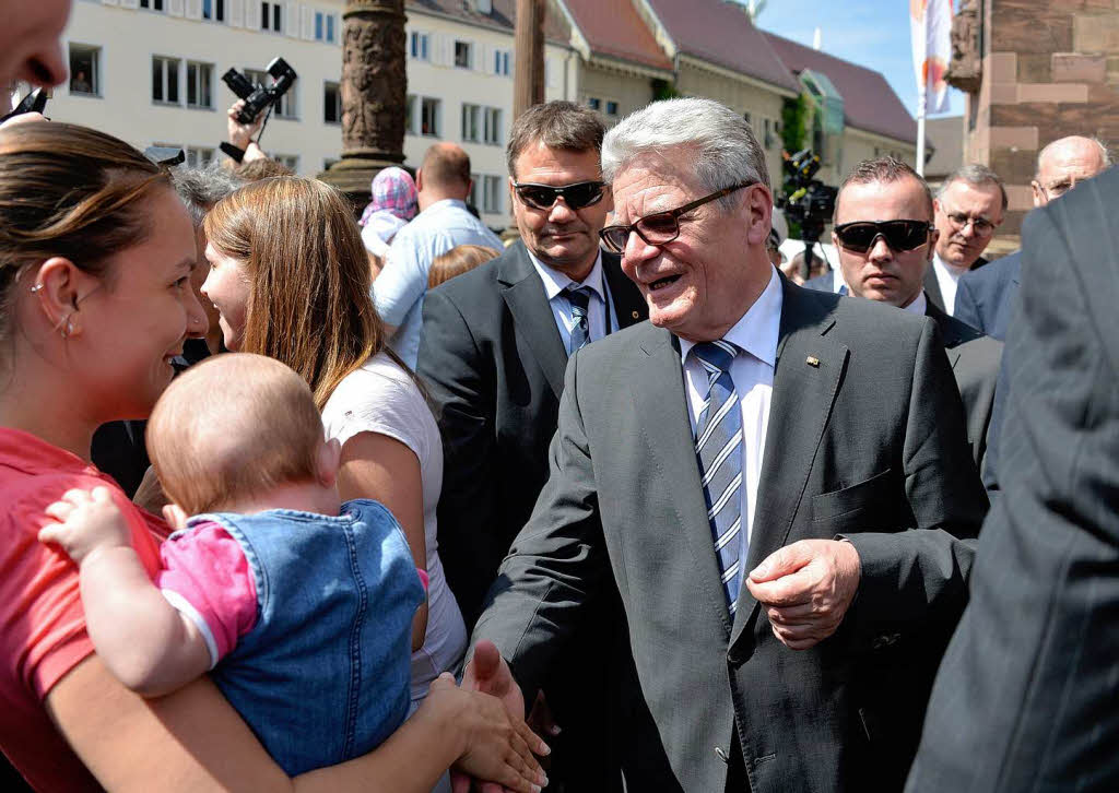 Joachim Gauck beim Bad in der Menge