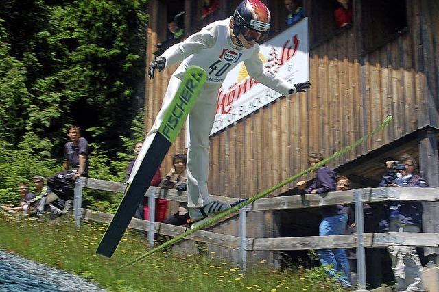 Matthias Mark von der SZ Breitnau springt am weitesten