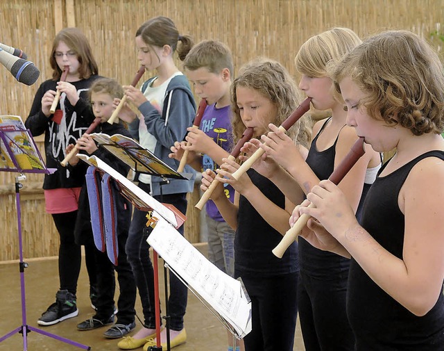 Mit dabei: die Fltengruppe der Grundschule   | Foto: Wolfgang Knstle