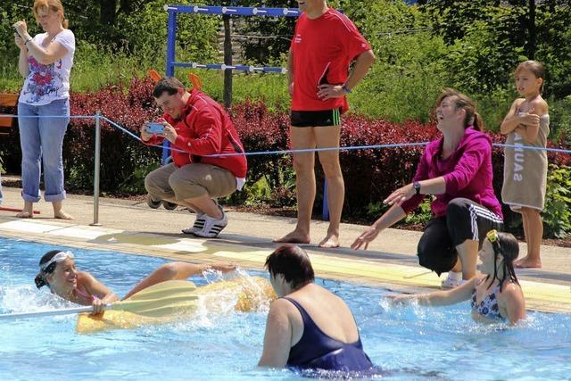 Das Freibad als Spielwiese fr Jung und Alt