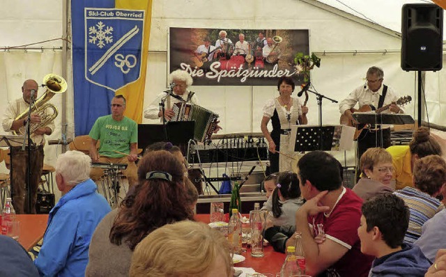 Frhliches &#8222;Haxenfest&#8220; auf...znder&#8220; spielen zur Kaffeezeit.   | Foto: Barbara Odrich-Rees